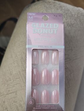 imPRESS Glazed Donut Press-On Nails in Light Pink